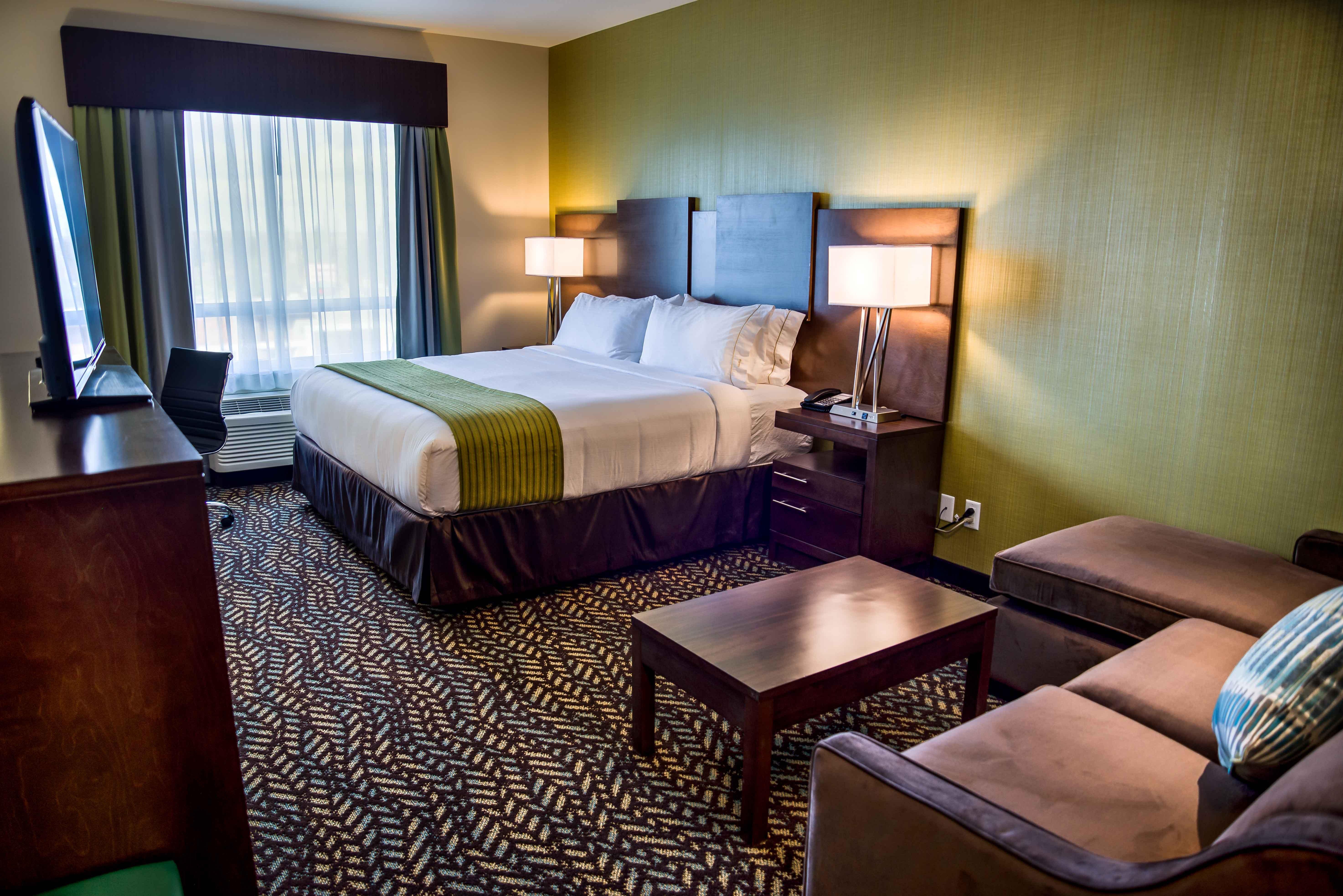Holiday Inn Express & Suites Spruce Grove - Stony Plain By Ihg Exterior photo