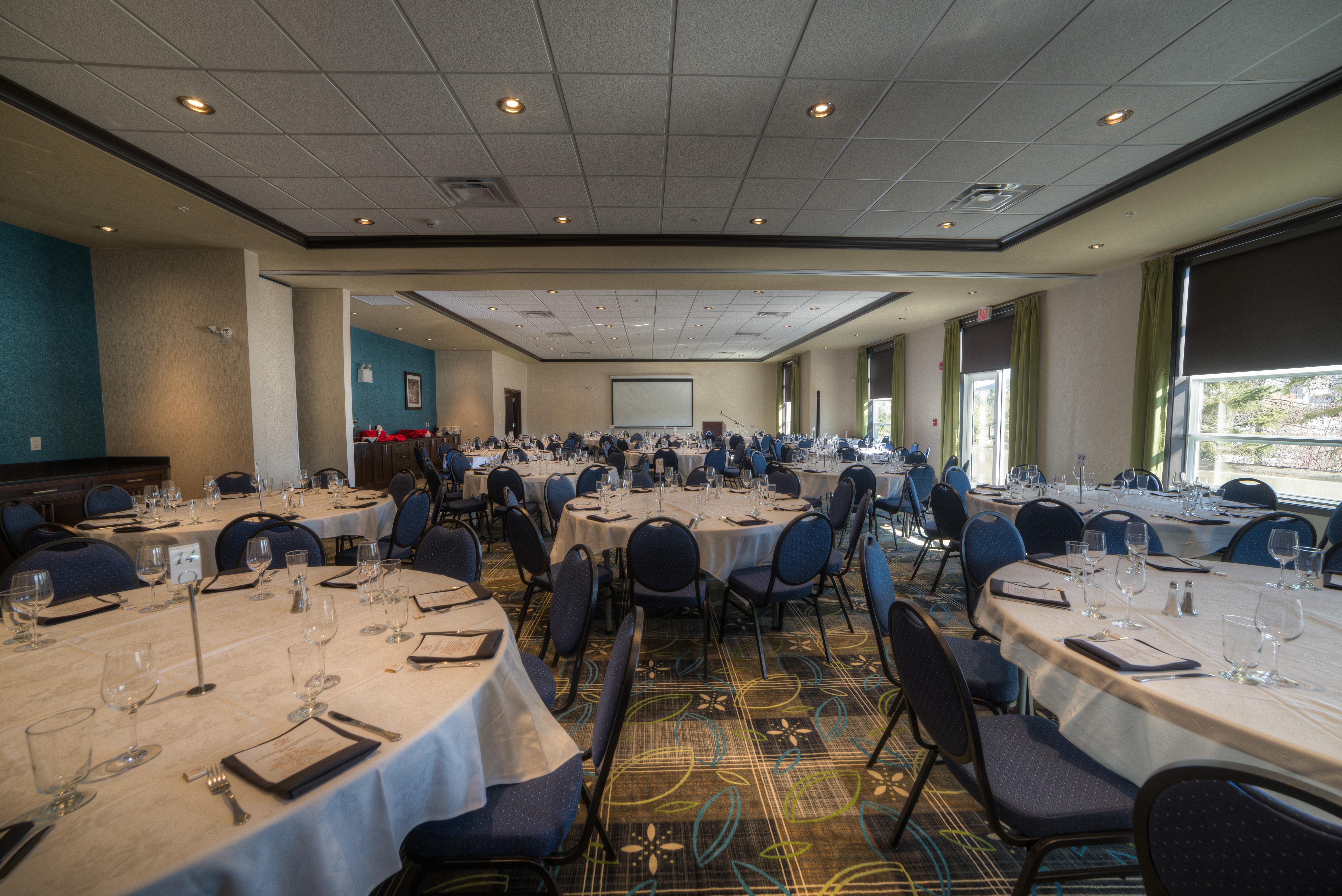 Holiday Inn Express & Suites Spruce Grove - Stony Plain By Ihg Exterior photo