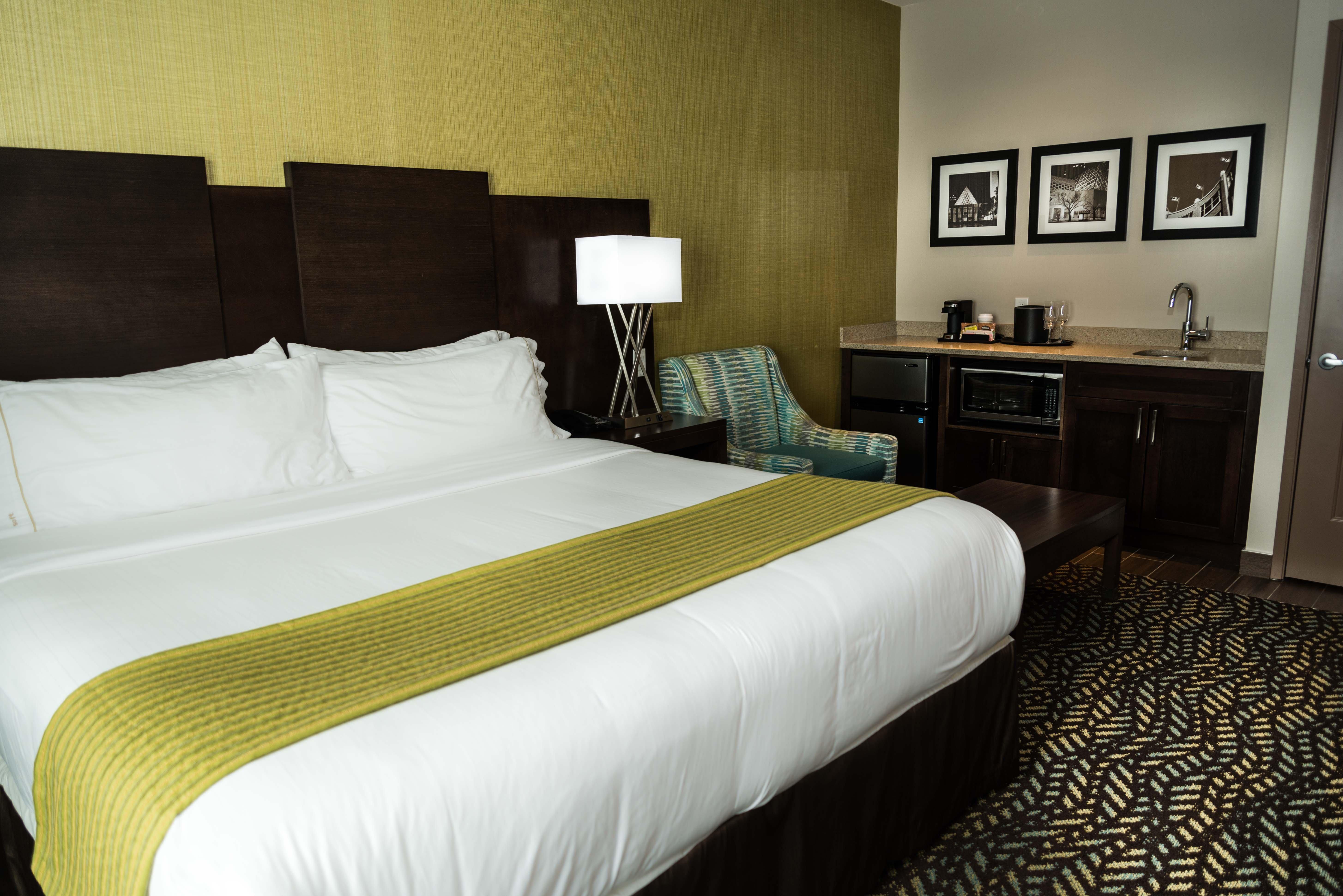 Holiday Inn Express & Suites Spruce Grove - Stony Plain By Ihg Exterior photo