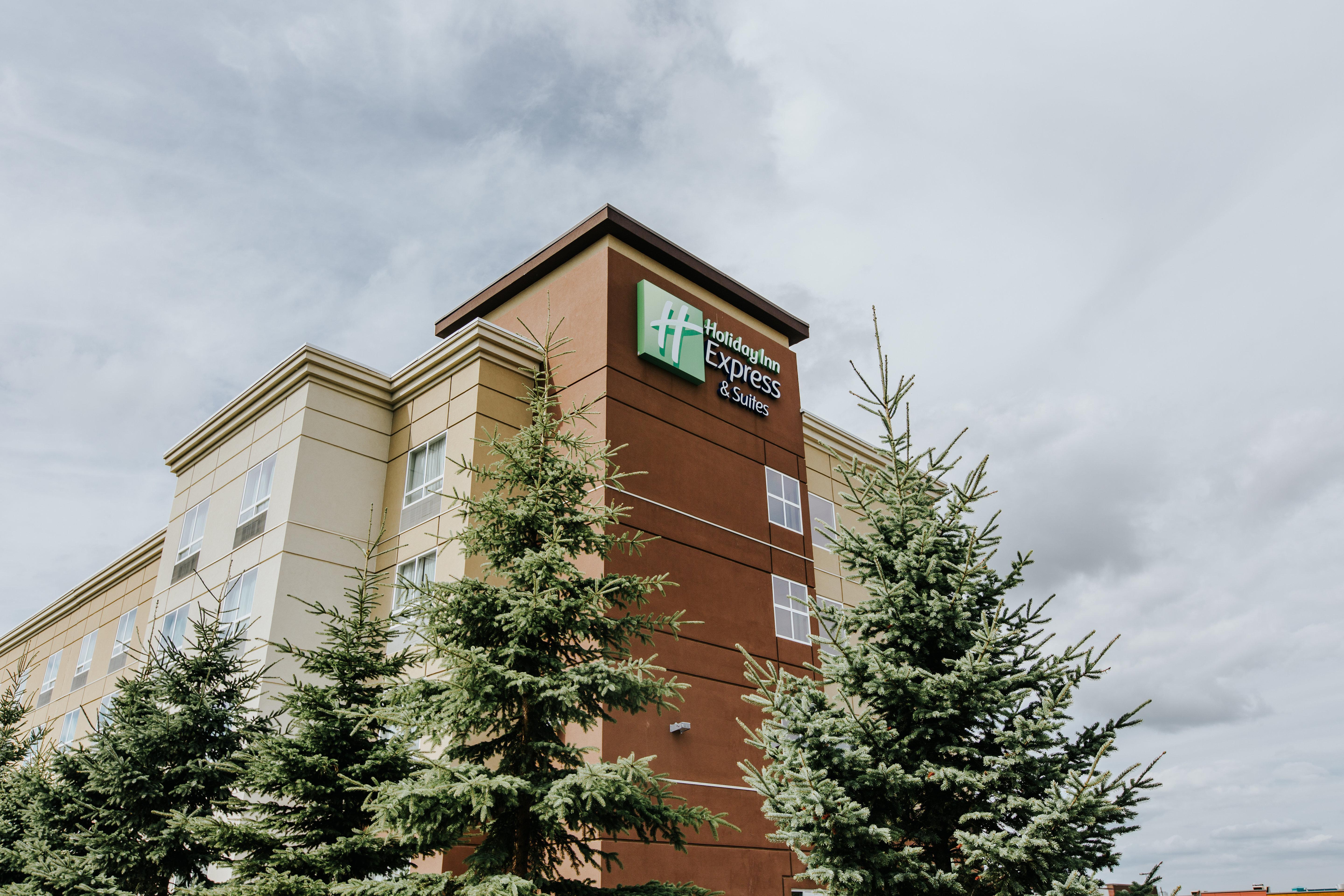 Holiday Inn Express & Suites Spruce Grove - Stony Plain By Ihg Exterior photo