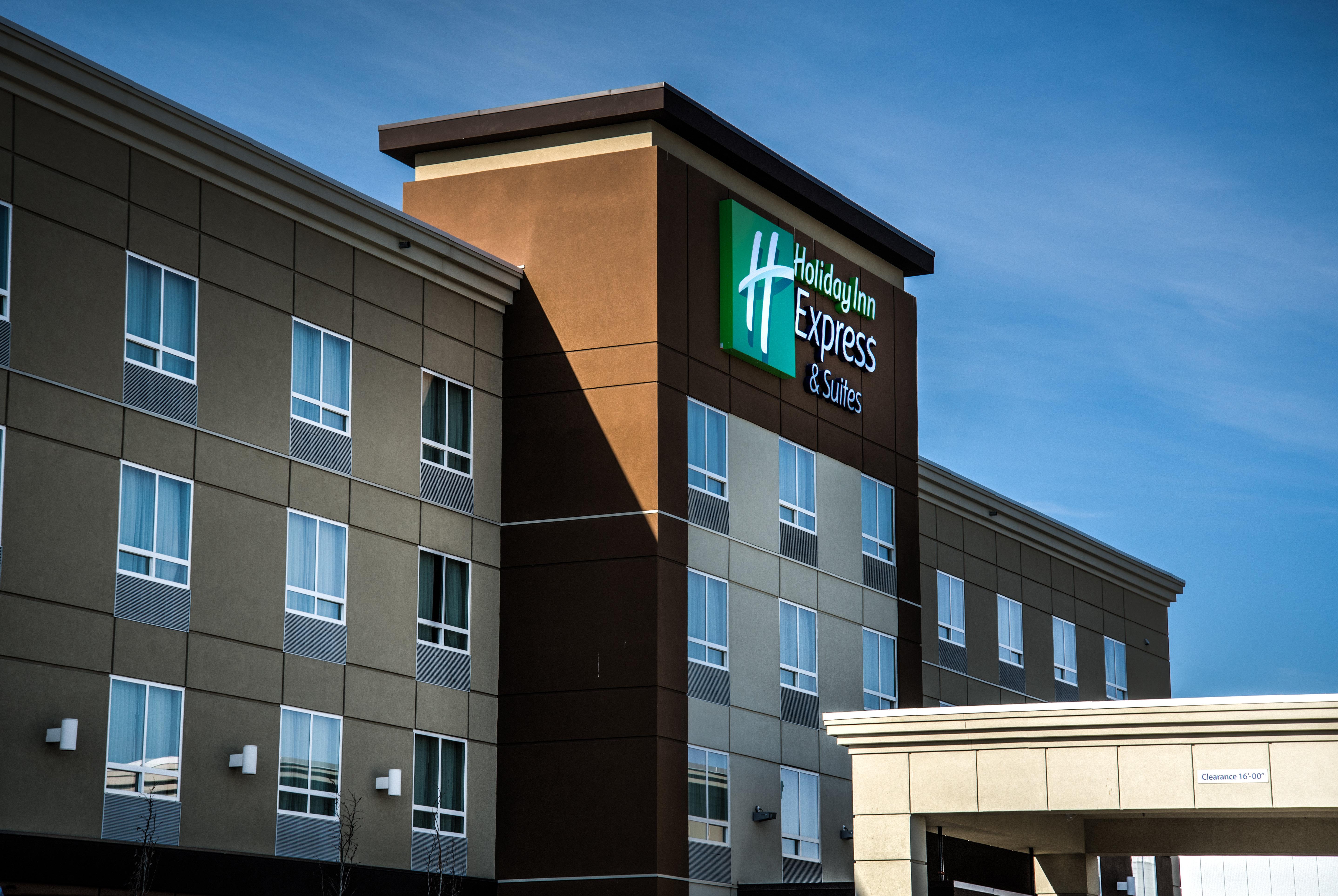 Holiday Inn Express & Suites Spruce Grove - Stony Plain, An Ihg Hotel Exterior photo