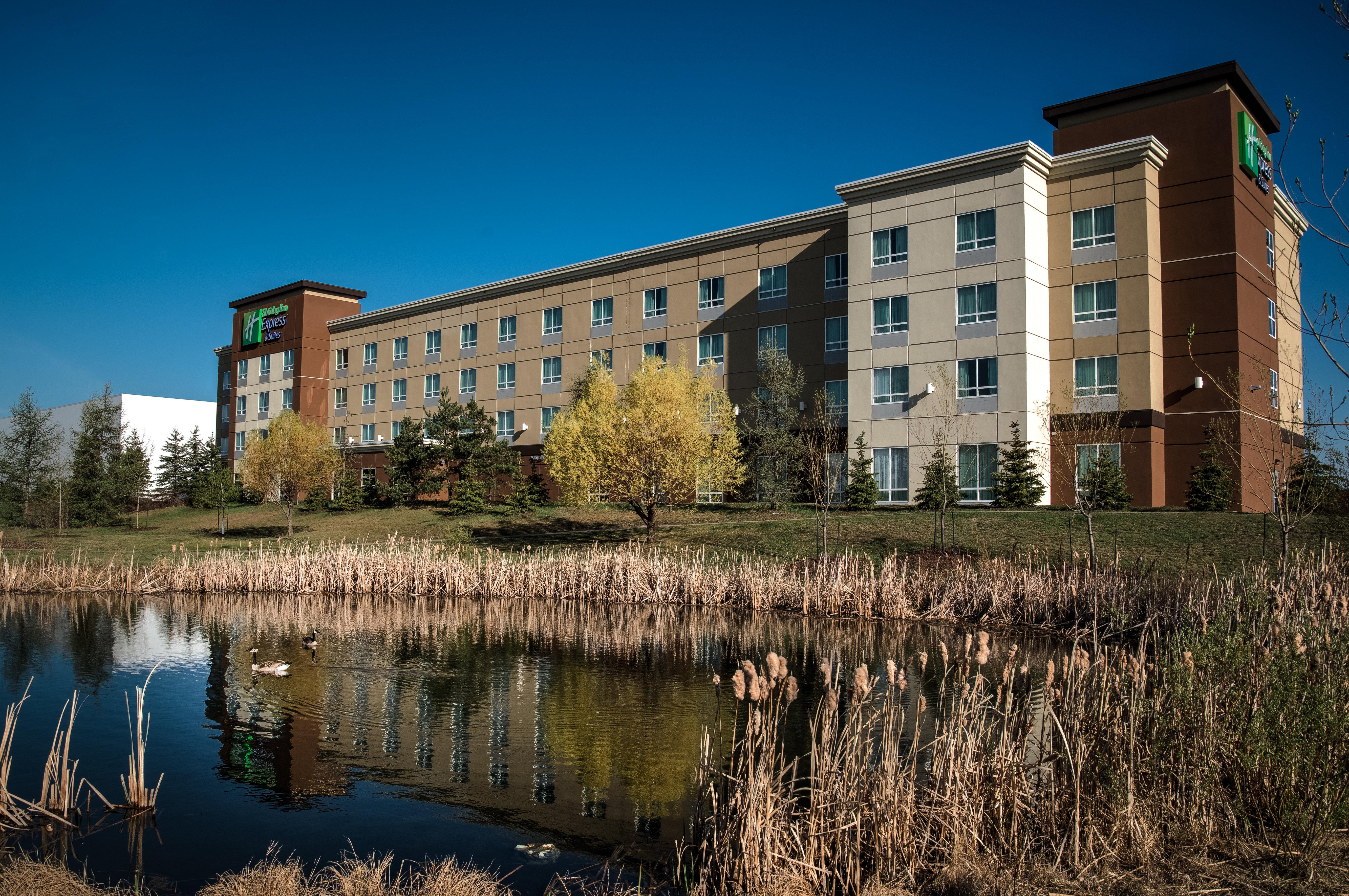 Holiday Inn Express & Suites Spruce Grove - Stony Plain, An Ihg Hotel Exterior photo