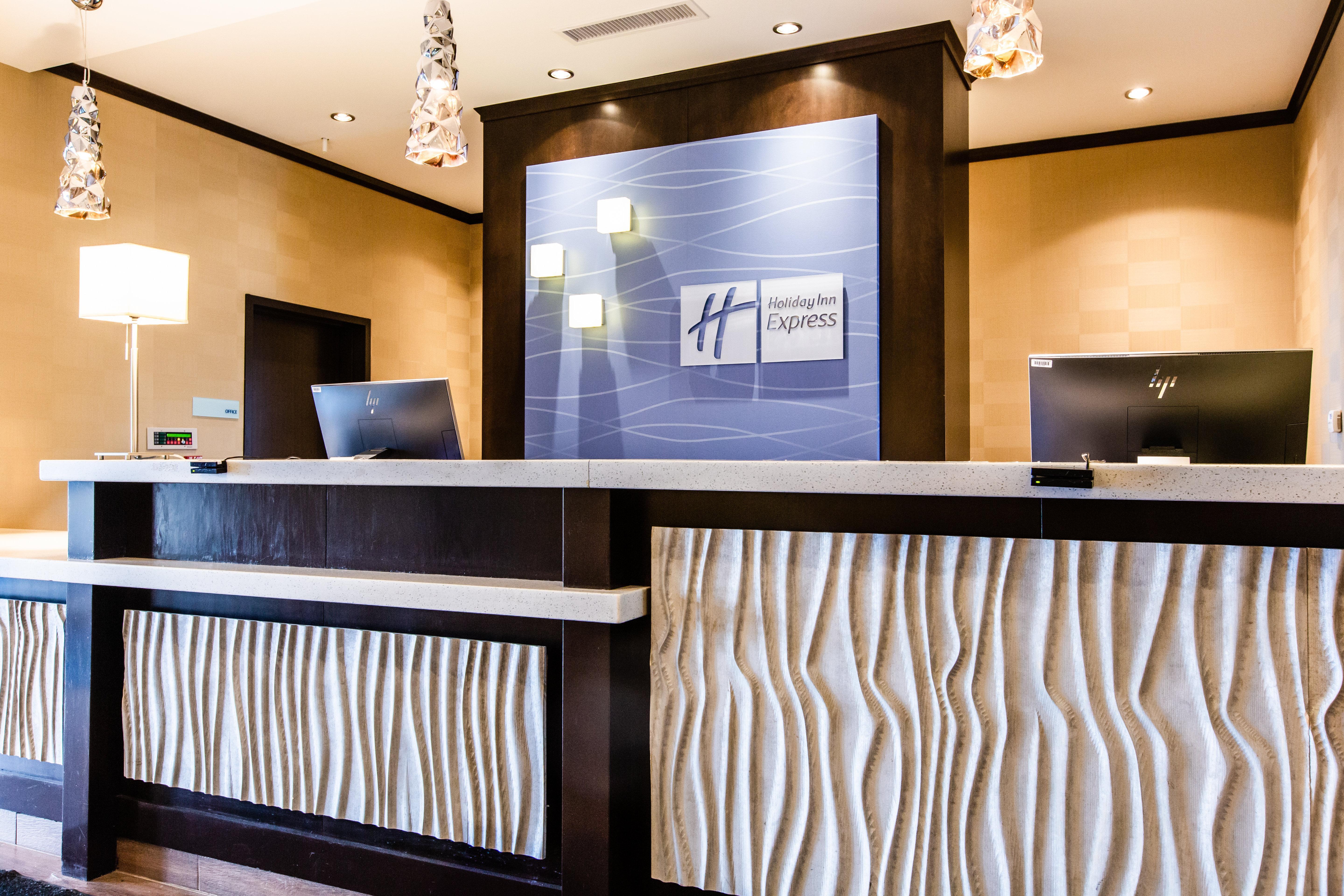 Holiday Inn Express & Suites Spruce Grove - Stony Plain, An Ihg Hotel Exterior photo